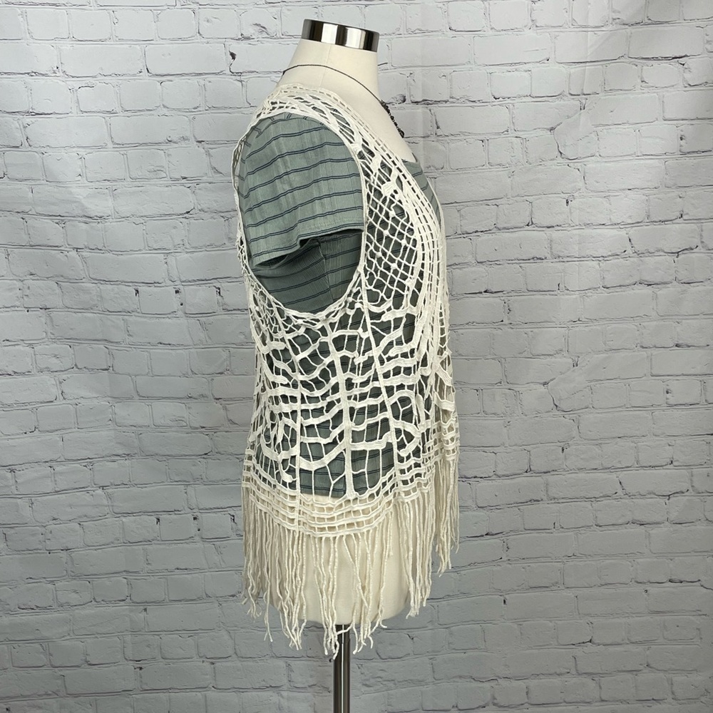 Cupio NWT Women's Boho Sleeveless Open Front Crochet Vest Fringed Hem S/M - Picture 3 of 10